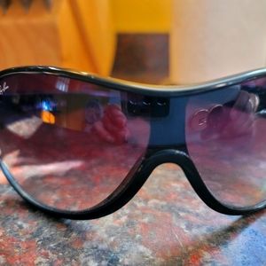 Womans Ray-Ban sunglasses